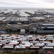Tysiące TIR-ów znalazło się w potrzasku w Dover, kiedy Francja zamknęła granicę z Wielką Brytanią po