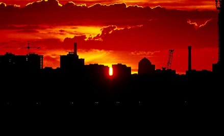 Hamburg: Pomylił zachód słońca z pożarem i wezwał straż