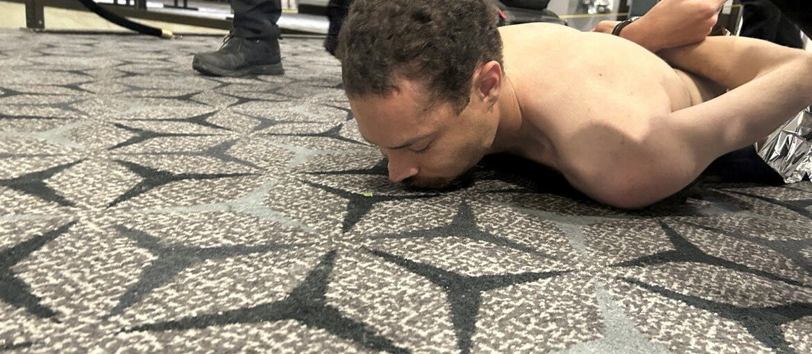 Shots fired at correspondents' gala dinner with Trump. A fishy  has been charged