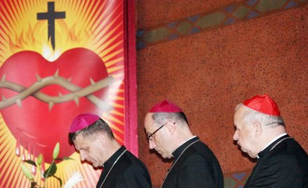 Bp Roman Pindel, prymas Wojciech Polak i arb Stanisław Dziwisz