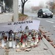 Znicze w miejscu wypadku przy ul. Sokratesa w Warszawie