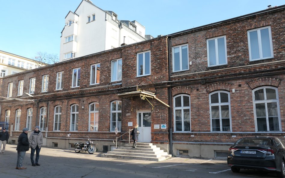 Budenk biurowy w kompleksie dawnej mleczarni przy Hożej 51