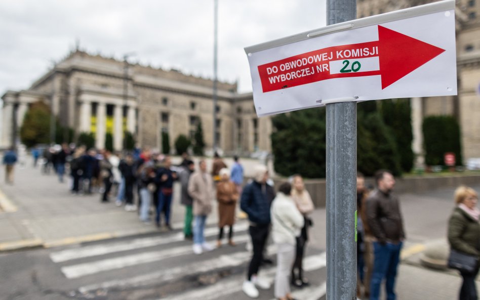 Wyniki niedzielnego głosowania wskazują, że nowy rząd utworzą Koalicja Obywatelska, Trzecia Droga i 