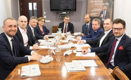 Goście debaty (od lewej): Maciej Szota z PGNiG, Tomasz Mrowczyk z PZU, Wiktor Janicki z Roche Polska