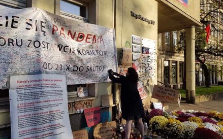 Radny PiS z Kraśnika Jarosław Jamróz wulgarnie skomentował zdjęcie, na którym znajduje się prezydent