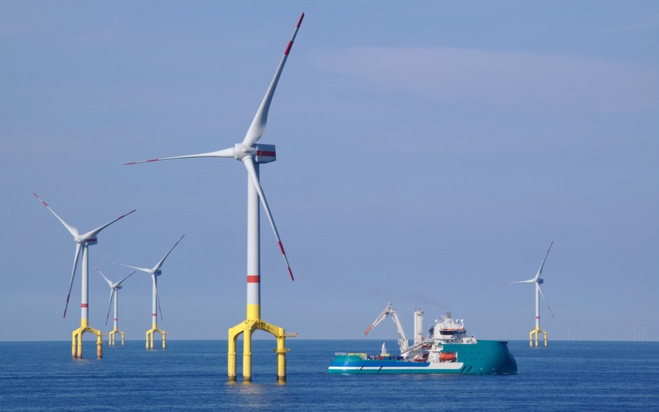 W latach 2015–2020 koszt produkcji energii z morskich wiatraków spadł o 70 procent =