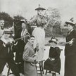 Marcel Proust, z rakietą jak gitara, i jego przyjaciele na korcie tenisowym przy bulwarze Bineau, 18