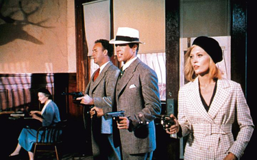 Kadr z filmu „Bonnie i Clyde” (1967). Na pierwszym planie, od lewej: Gene Hackman (Buck), Warren Bea