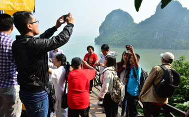 W tym roku zatokę Ha Long odwiedził około 8,5 miliona turystów