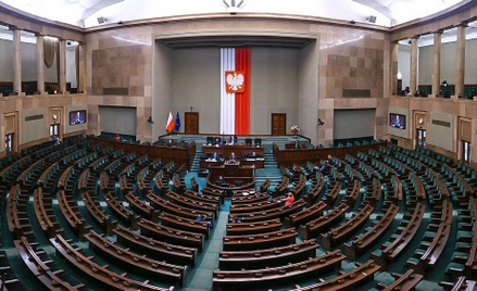 Dąbrowska: Ani podwyżki, ani szacunku