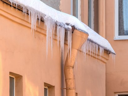 Zgodnie z obowiązującymi przepisami, zarządcy nieruchomości są zobowiązani do monitorowania stanu da