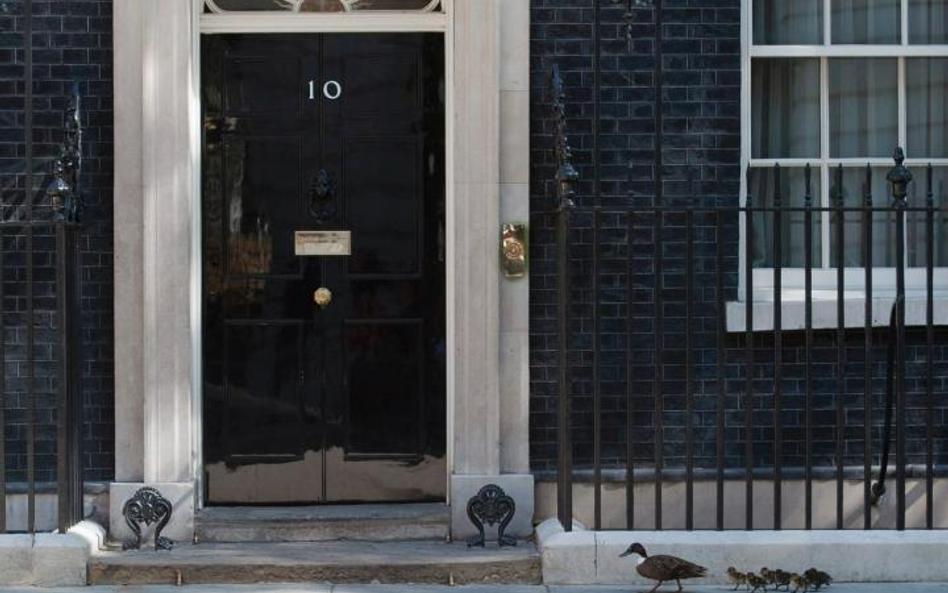 David Cameron nadal pozostaje gospodarzem przy Downing Street 10. W posiedzeniach rządu brać będzie 