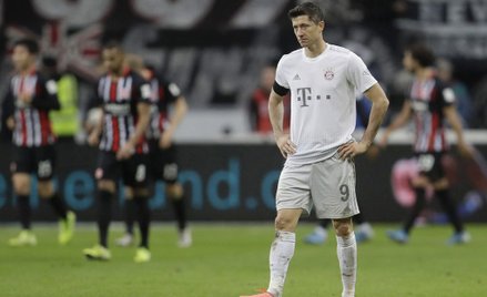 Robert Lewandowski zdobył gola w dziesiątym spotkaniu z rzędu w Bundeslidze, ale Bayern wysoko przeg