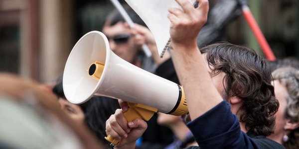 Przepisy o zgromadzeniach publicznych trzeba zmienić