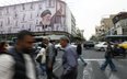 Teheran. Billboard z wizerunkiem zmarłego irańskiego Najwyższego Przywódcy ajatollaha Alego Chamenei