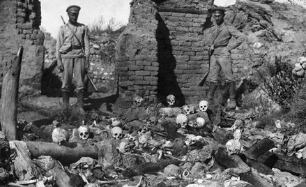 Tyle zostało z ormiańskiej wsi w okolicy miasta Mus na wschodzie Turcji, zdjęcie z 1915 r.