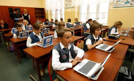 Uczniów od dzieciństwa przyzwyczajonych do pracy wyłącznie z laptopem na pewno nie skłonimy do czyta