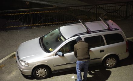 Kradli auta, zarobili pół miliona złotych. Zatrzymała ich warszawska policja