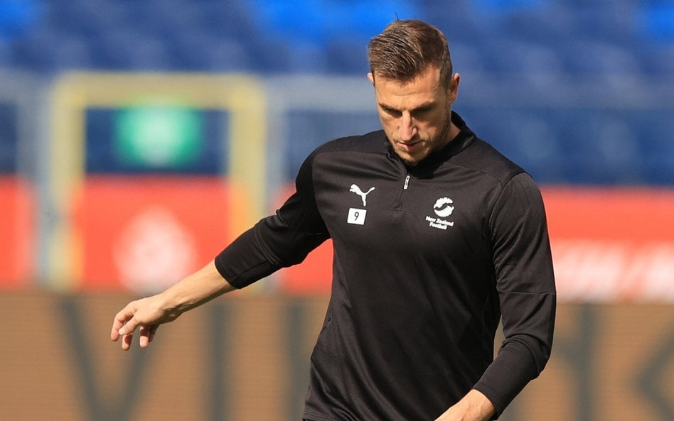Chris Wood podczas treningu drużyny w Chorzowie
