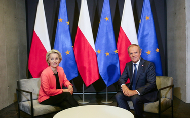 Premier Donald Tusk i przewodnicząca Komisji Europejskiej Ursula von der Leyen podczas spotkania w M