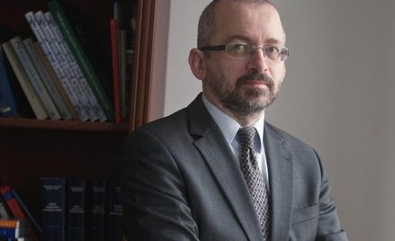 Marcin Dyl jest absolwentem Wydziału Prawa i Administracji Uniwersytetu Warszawskiego. Z rynkiem kap