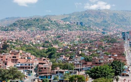 ?Kolejka linowa w Medellin łączy dzielnicę zamożnych Kolumbijczyków ze slumsami na wzgórzach