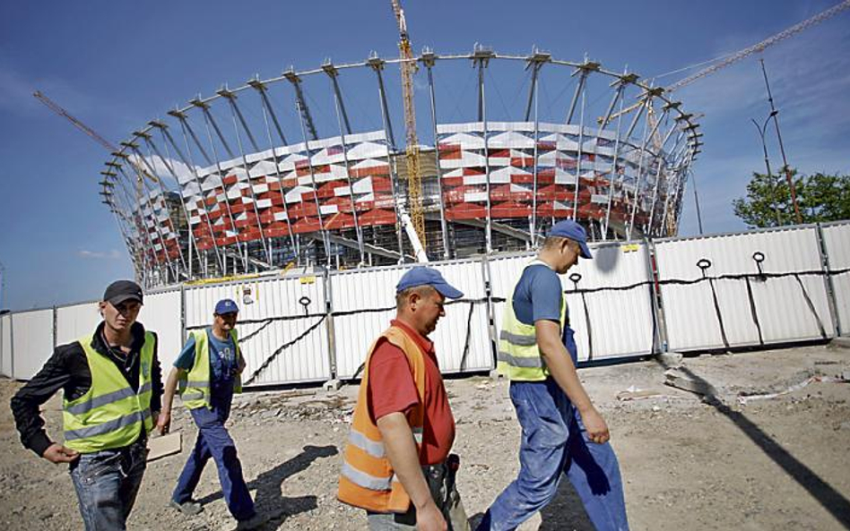 Stadion Narodowy w Warszawie: najpierw kłopoty ze schodami, od wczoraj – z wodą