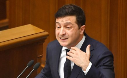 Zełenski wzywa Macrona, by „nie grał na dwa fronty”