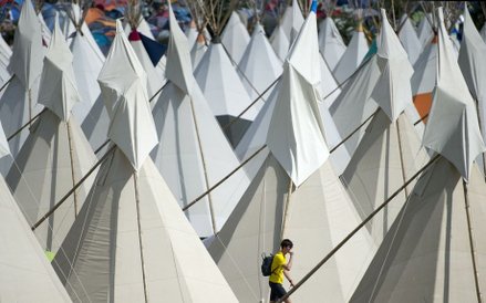 25 czerwca 2015, Glastonbury. Miasteczko namiotowe podczas największego brytyjskiego festiwalu muzyc