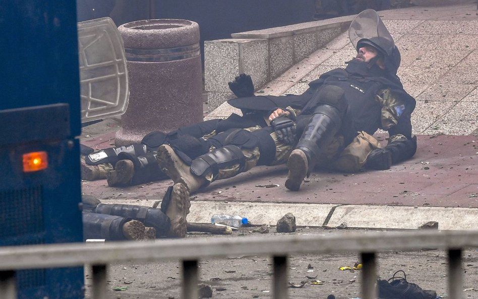 Kosowo. Żołnierze NATO ranni w starciach z serbskimi demonstrantami