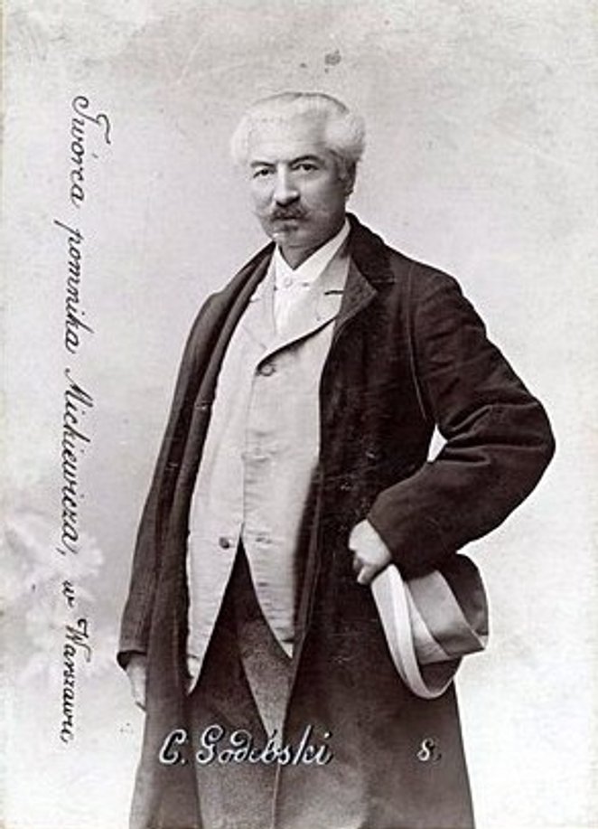 Cyprian Godebski, urodzony we Francji, syn legionisty i działacza emigracyjnego, nie był w Warszawie