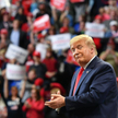 Niebieskie kołnierzyki wciąż są wierne Donaldowi Trumpowi. To dla niego najważniejsze