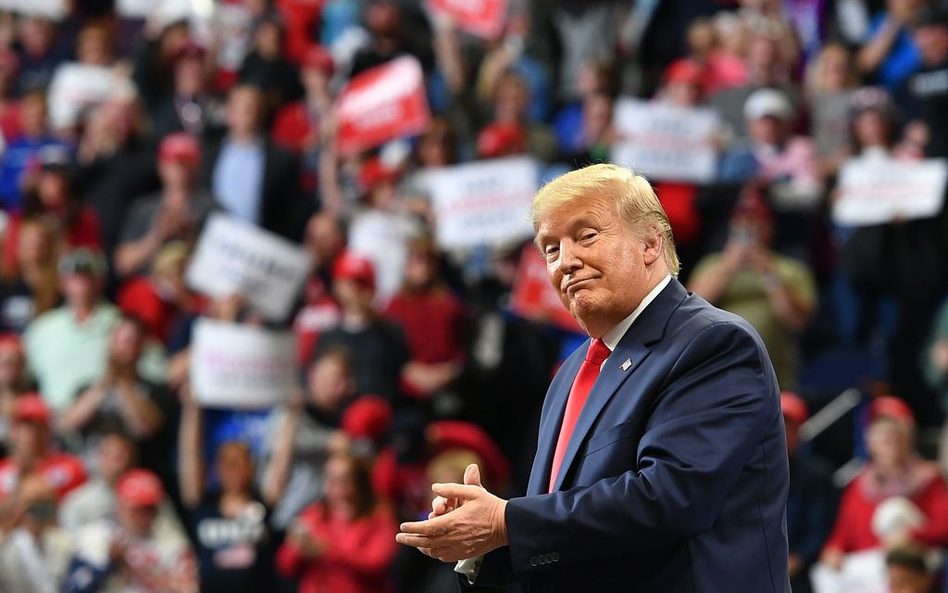 Niebieskie kołnierzyki wciąż są wierne Donaldowi Trumpowi. To dla niego najważniejsze