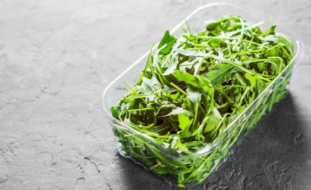 Salmonella w rukoli. Lidl, Biedronka, McDonalds reagują