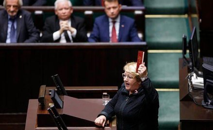 Henryka Krzywonos w czasie wyborów sędziów TK apelowała do posłów o szacunek dla konstytucji