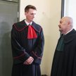 Rzecznik Prokuratury Okręgowej w Sosnowcu prok. Bartosz Kilian (L) i obrońca podejrzanego o spowodow