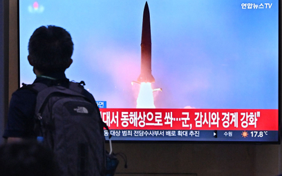 Transmisja z poprzedniego testu rakietowego Korei Północnej, fotografia z 29 września