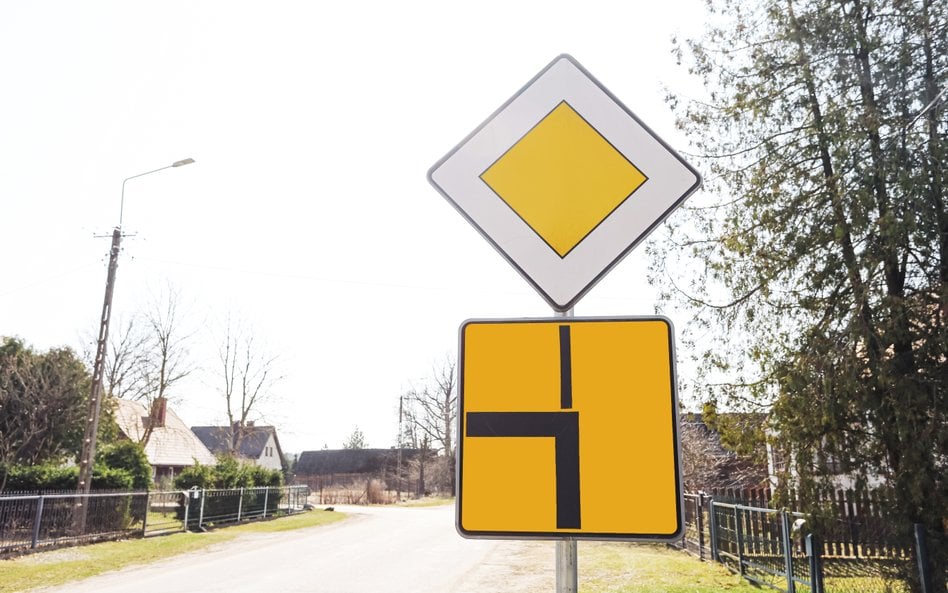 Skrzyżowanie z pierwszeństwem łamanym