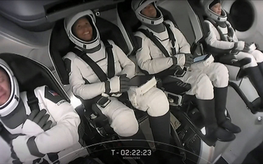 Crew Dragon: Kosmiczni turyści wrócili na ziemię