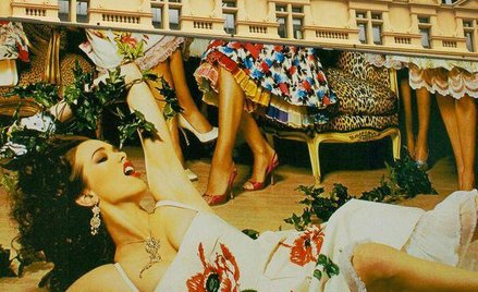 Tablicę reklamową naruszającą prawo trzeba zdjąć z budynku