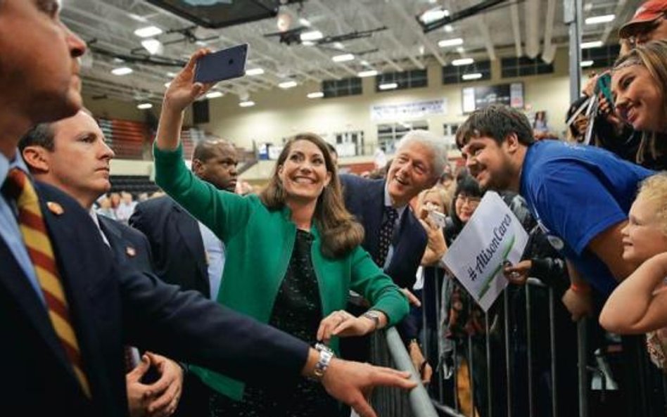 Barwy kampanii w Kentucky: kandydatka demokratów Alison Lundergan Grimes rozumie, że selfie z Billem