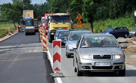 Lato jest sezonem remontów na drogach. Juz teraz lista utrudnień liczy 350 miejsc.