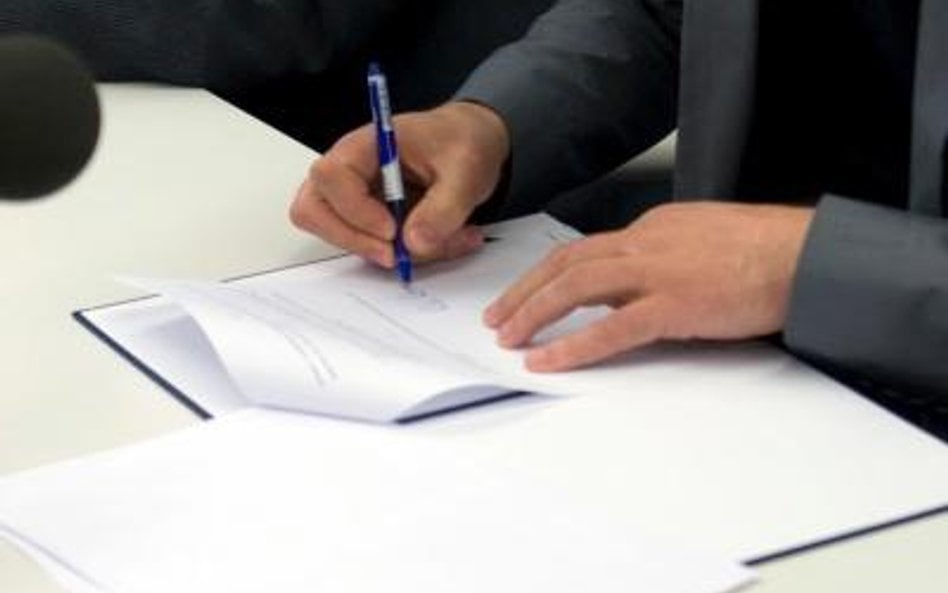 W każdej z umów o pracę wpisujemy inne obowiązki