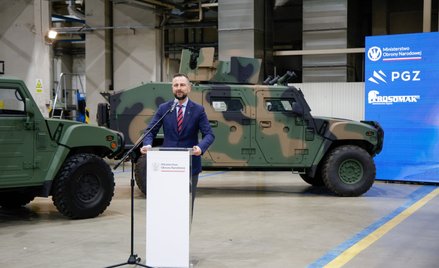 Wicepremier, szef MON Władysław Kosiniak-Kamysz podczas podpisania umowy ramowej na dostawę ponad 12