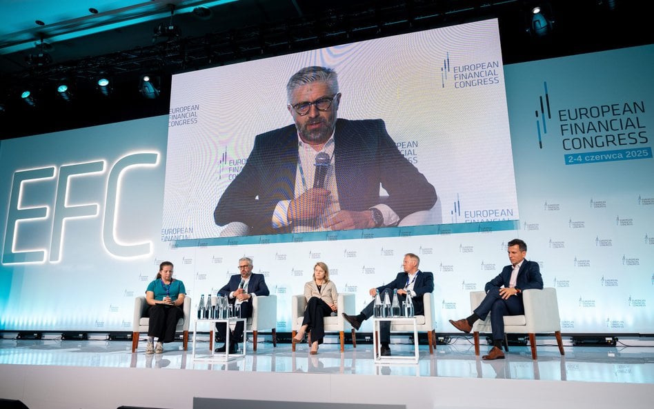 Uczestnicy panelu „Bankowość dla przedsiębiorstw 4.0 – jak technologia wspiera relacje z klientami?”