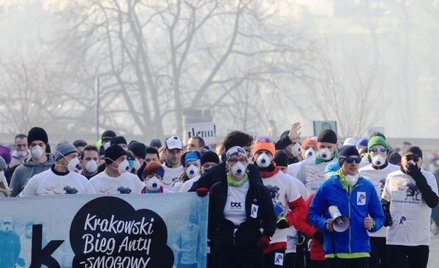 Kraków zamierza m.in. zaoferować właścicielom samochodów darmowe przejazdy komunikacją miejską – w t