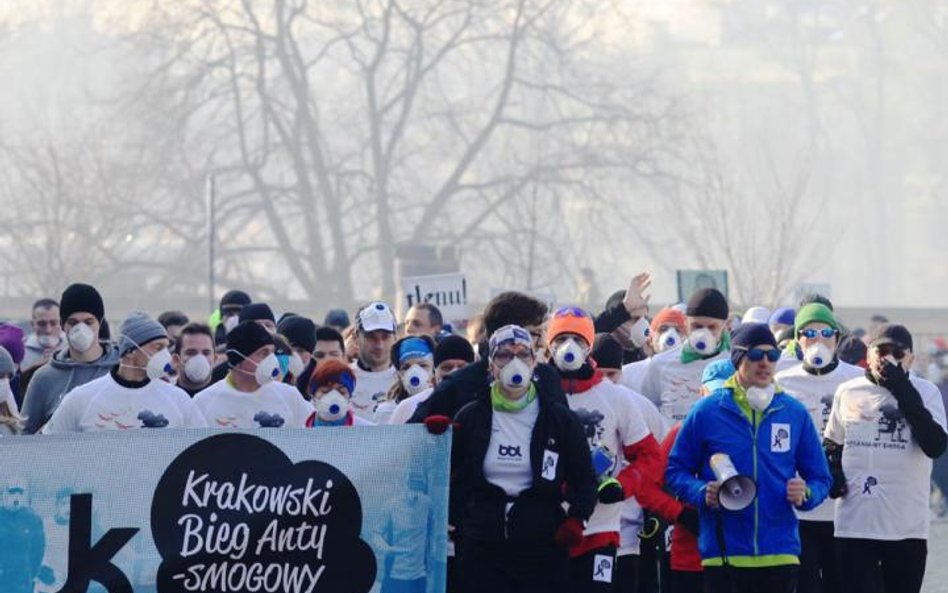 Kraków zamierza m.in. zaoferować właścicielom samochodów darmowe przejazdy komunikacją miejską – w t