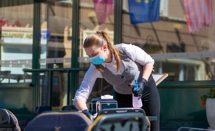 Usługi znów zarażone wirusem. Ożywienie gospodarcze zamarło