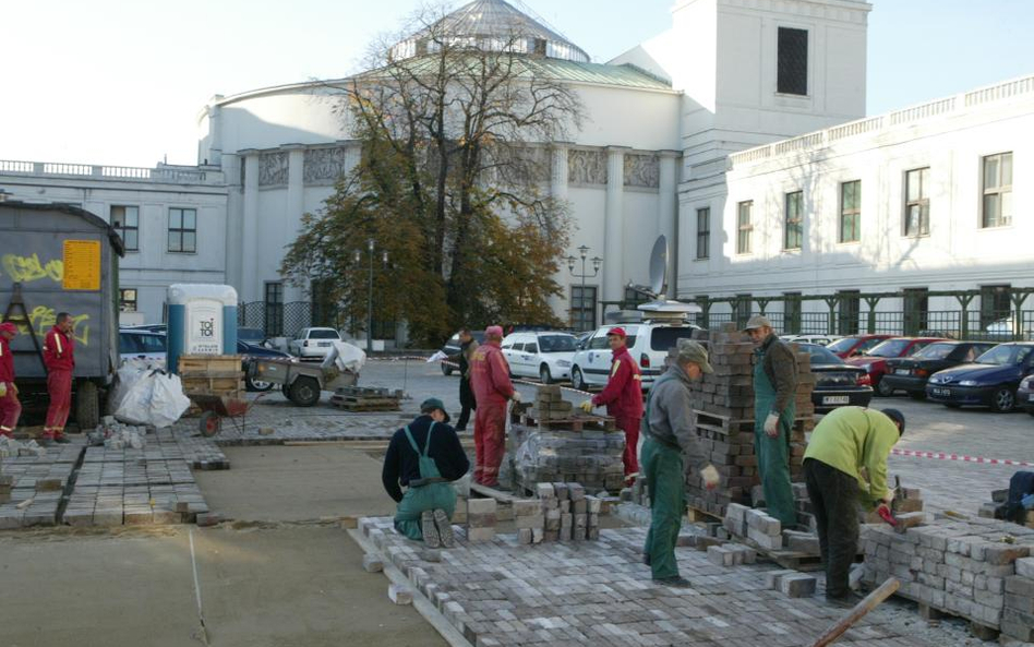 Rozbudują Sejm, bo posłowie mają za mało miejsca