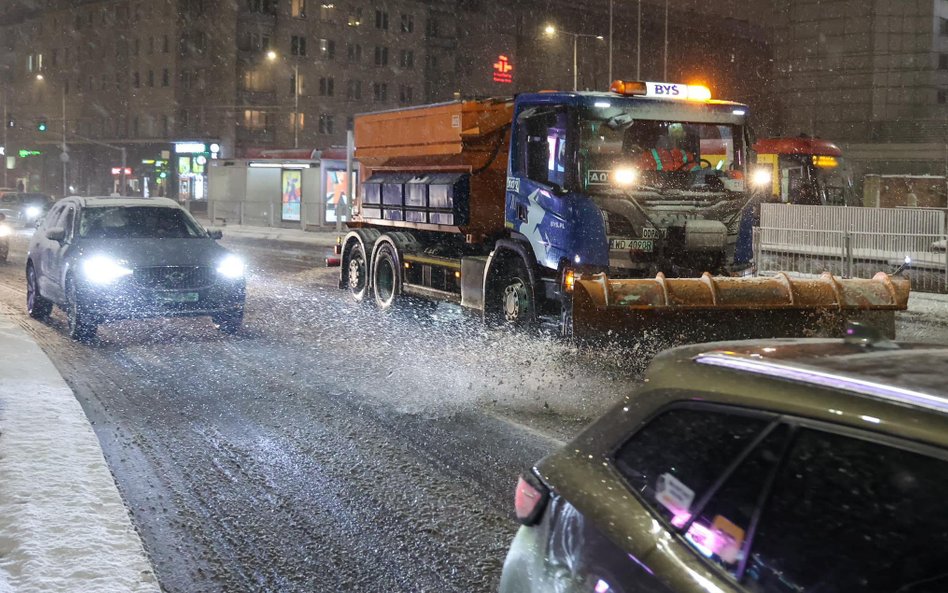 Pług w akcji w Alejach Jerozolimskich